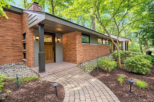3310 Dogwood Ct, Bloomfield Hills, MI, 48304-2519 | Card Image