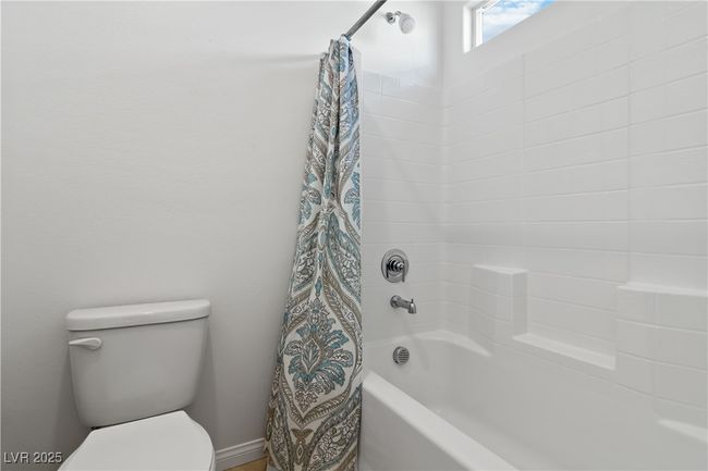 Bathroom with toilet and shower / tub combo with curtain | Image 34
