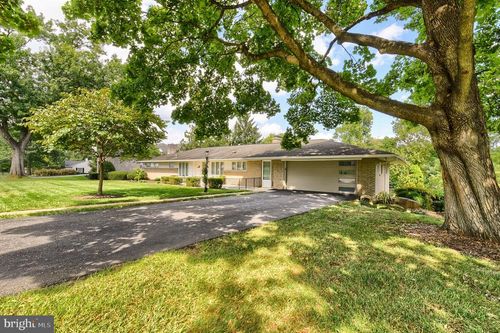 19 Eastgate Dr, CAMP HILL, PA, 17011-1311 | Card Image