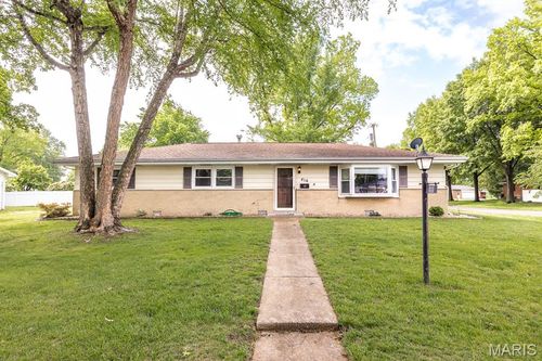 414 Bel Air Dr, Mascoutah, IL, 62258-1218 | Card Image