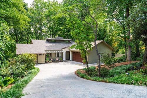 2028 10th Street Blvd Nw, Hickory, NC, 28601-1706 | Card Image
