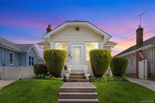 13435 226th Street, New York, NY, 11413 | Card Image