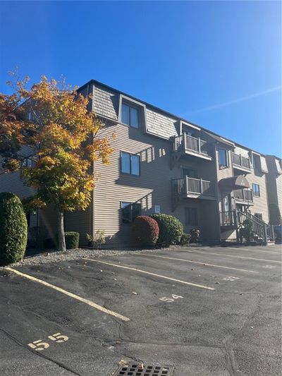 36 Village Court, Condo with 2 bedrooms, 1 bathrooms and 2 parking in West Warwick RI | Image 1