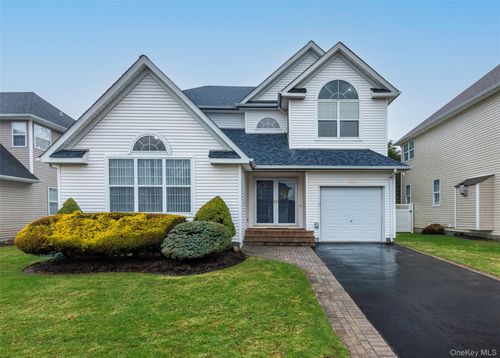 161 Cranberry Ct, Melville, NY, 11747-8721 | Card Image
