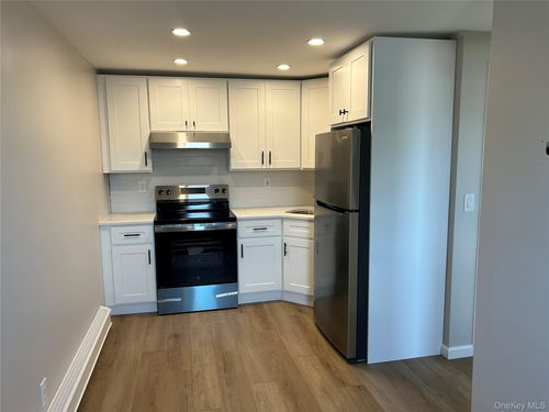 apt-2-27 Willoughby Pl, West Islip, NY, 11795-4519 | Card Image