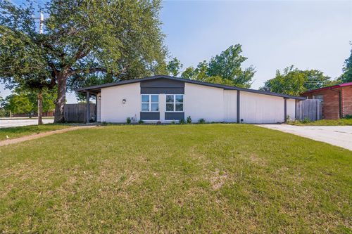 2122 Marilyn Lane, Arlington, TX, 76010 | Card Image