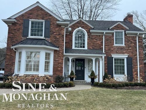 233 Kenwood Ct, Grosse Pointe Farms, MI, 48236-3517 | Card Image