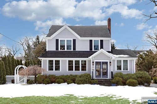 430 Wastena Ter, Ridgewood, NJ, 07450-2355 | Card Image