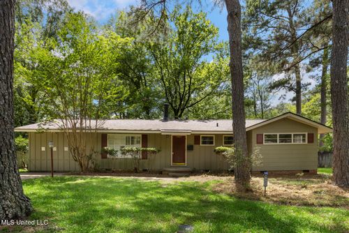 4327 Manhassett Dr, Jackson, MS, 39211-6047 | Card Image