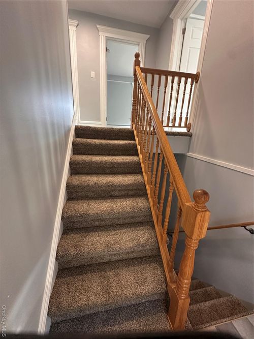 24 Kellogg St, Oyster Bay, NY, 11771-3013 | Card Image