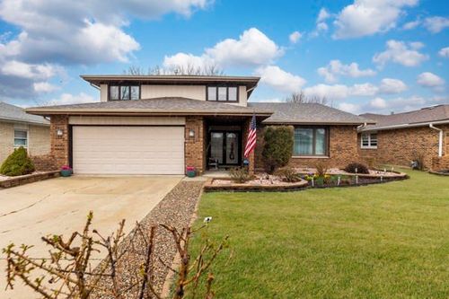 8058 Circle Dr, Palos Hills, IL, 60465-2215 | Card Image