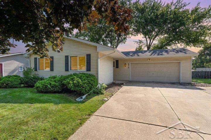 Christie Ct, Midland, MI 48640