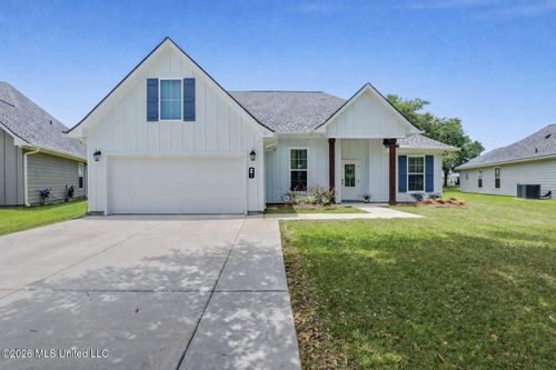 605 Thomas Shields Blvd, Bay Saint Louis, MS, 39520-4704 | Card Image