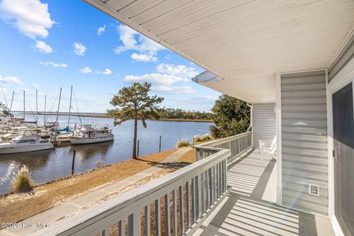 2213 Harbourside Dr, New Bern, NC, 28560-7284 | Card Image