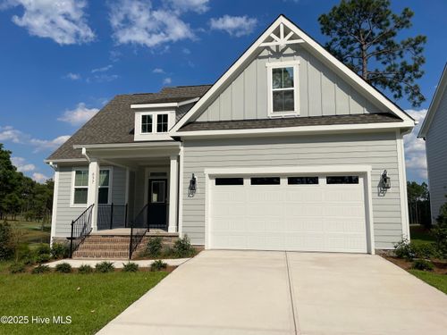 637 Watauga Ln, Aberdeen, NC, 28315-4972 | Card Image