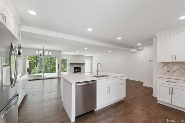 15-1105-Ivyglen-Cir-Bloomfield-Hills-MI-48304-WindowStill-25.jpg | Image 12