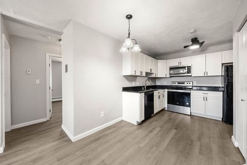 apt-15-22 Irving St, Everett, MA, 02149-4849 | Card Image