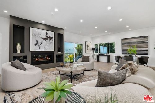 11725 Laurelwood Dr, Studio City, CA, 91604-3822 | Card Image
