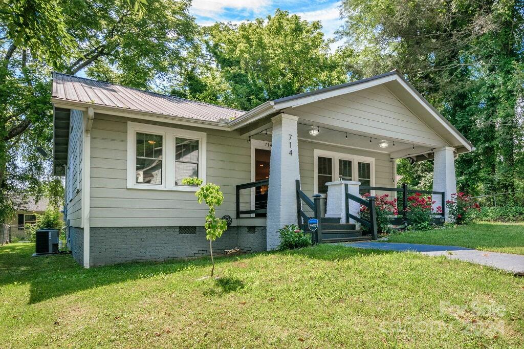 Whitted St, Hendersonville, NC 28791