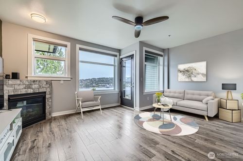 apt-b304-655 Crockett St, Seattle, WA, 98109-2792 | Card Image