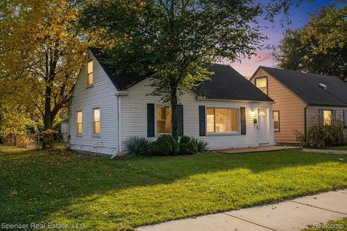 17082 Lincoln Ave, Eastpointe, MI, 48021-3032 | Card Image