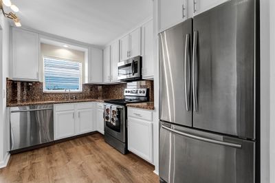 Remodeled w/ white 42in cabinets | Image 3