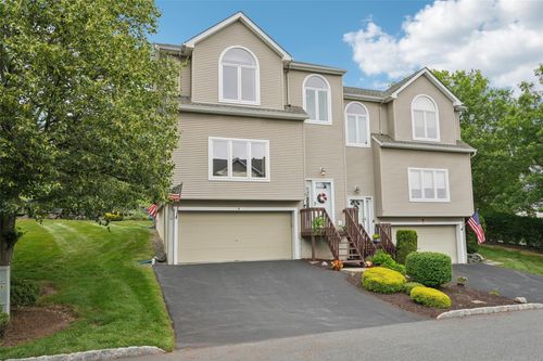 4 Cliffside Ct, Highland Mills, NY, 10930-6801 | Card Image