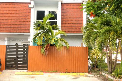 10c-400 Nw 107th Ave, Miami, FL, 33172-3874 | Card Image