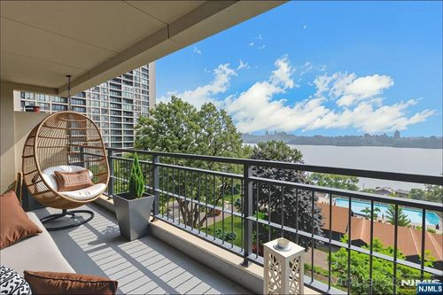 2 Horizon Rd, Fort Lee, NJ, 07024-6525 | Card Image