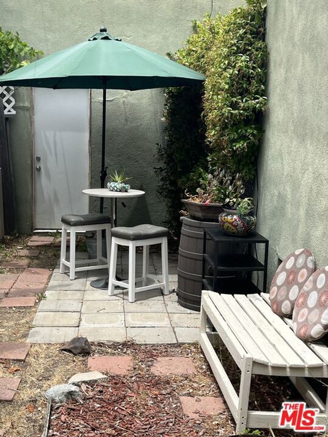 10739 Jefferson Blvd, Home with 4 bedrooms, 2 bathrooms and 2 parking in Culver City CA | Image 36