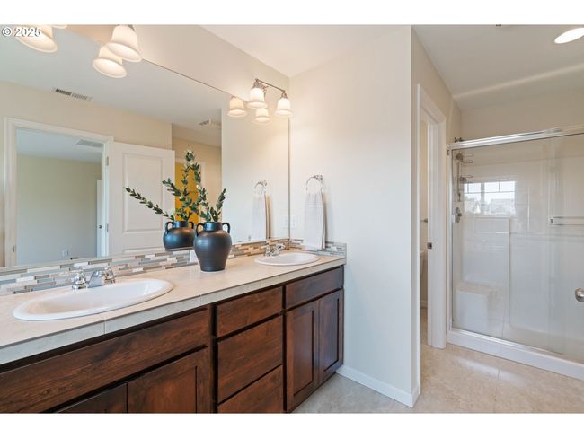 16085 Se Kingbird Dr, House attached with 3 bedrooms, 3 bathrooms and 1 parking in Clackamas OR | Image 23