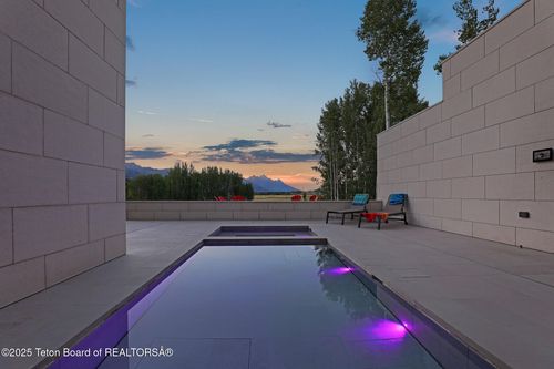 200 N West Ridge Rd, Jackson, WY, 83001-9411 | Card Image