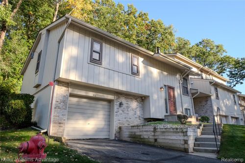 416 Forest Dr, Brighton, MI, 48116-1148 | Card Image