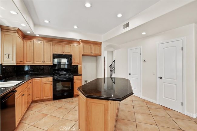 326 6 Th St, House other with 4 bedrooms, 5 bathrooms and 2 parking in Huntington Beach CA | Image 21