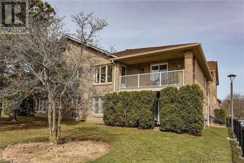 16-3050 Pinemeadow Dr, Burlington, ON, L7M3X5 | Card Image