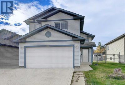 9221 115 Ave, House other with 3 bedrooms, 3 bathrooms and 4 parking in Grande Prairie AB | Image 1