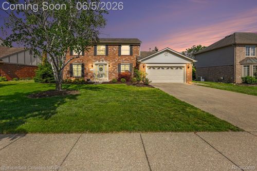 18454 Queensbury Dr, Livonia, MI, 48152-3903 | Card Image