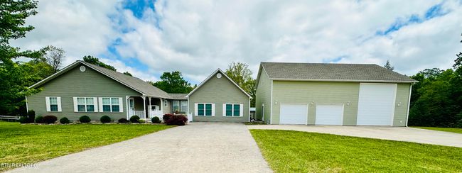 813 Clear Creek Pkwy, House other with 4 bedrooms, 3 bathrooms and null parking in Clarkrange TN | Image 4