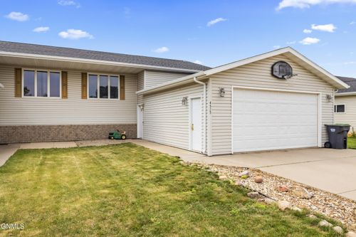 4525 30th Ave Nw, Mandan, ND, 58554-1377 | Card Image