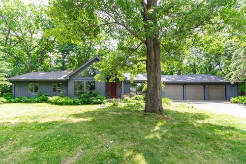 500 Robert Ct, Mahtomedi, MN, 55115-2024 | Card Image