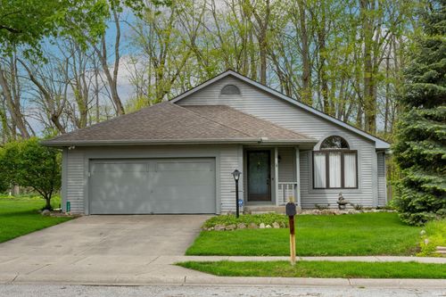 1901 Creekwood Dr, South Bend, IN, 46635-2055 | Card Image