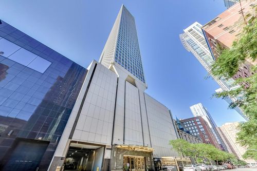 48j-111 E Chestnut St, Chicago, IL, 60611-6026 | Card Image