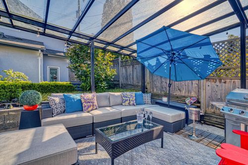 4218 W 10th Ave, Vancouver, BC, V6R2H4 | Card Image