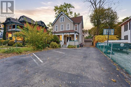 4327 Simcoe St, Niagara Falls, ON, L2E1T5 | Card Image