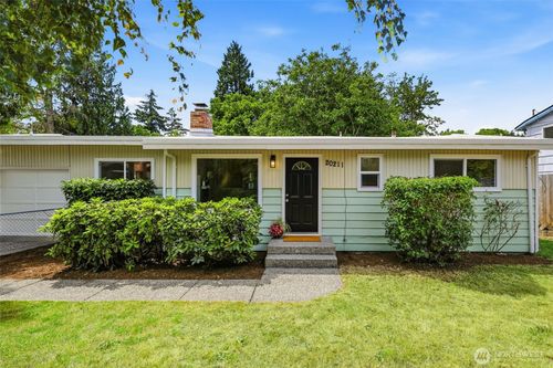 20211 24th Ave Ne, Shoreline, WA, 98155-1323 | Card Image