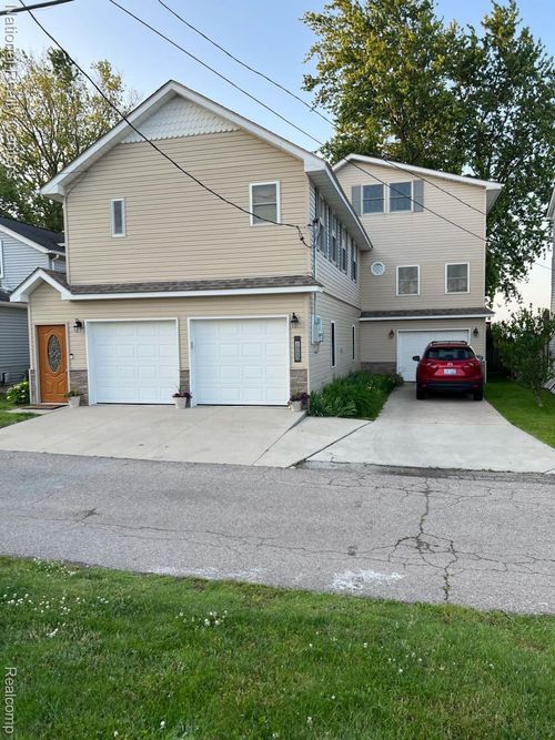 7888 Lakeshore Dr, Newport, MI, 48166-9111 | Card Image