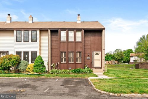 611 Greenwich Ct, East Windsor, NJ, 08520-5612 | Card Image