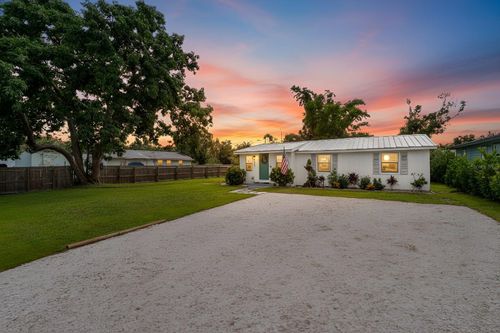 841 Hand Ave, SARASOTA, FL, 34232-6731 | Card Image