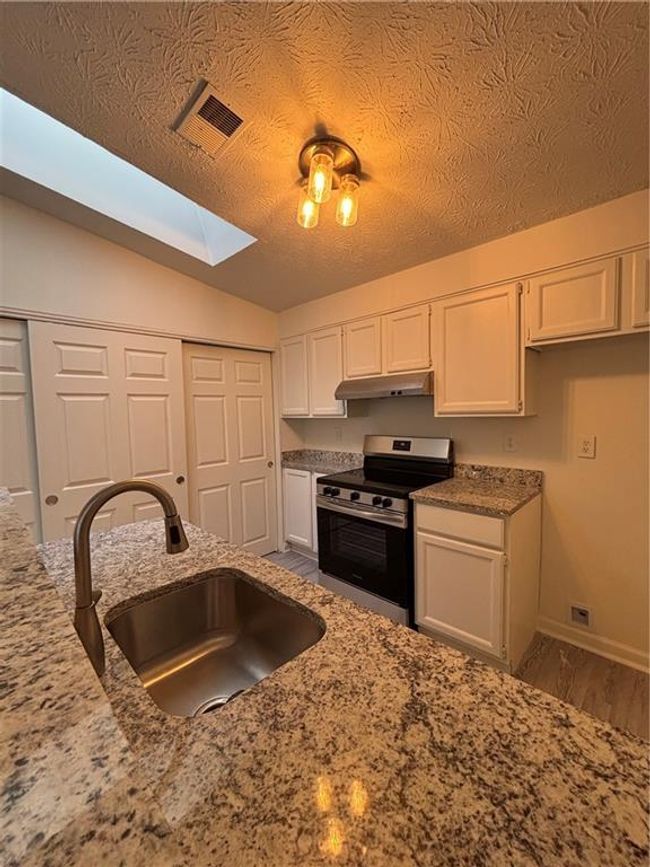 4263 Parkview Ct, Condo with 2 bedrooms, 2 bathrooms and null parking in Stone Mountain GA | Image 6