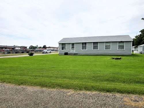 1201 N Front St, Salina, KS, 67401-8707 | Card Image